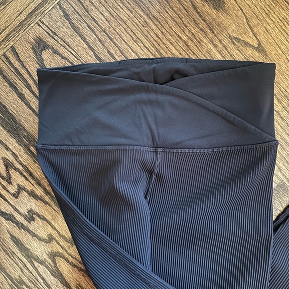 Never Worn Athleta Legging - Picture 3 of 4